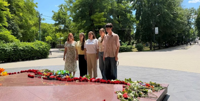 День памяти и скорби | Возложение