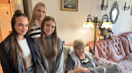 ПОЗДРАВЛЯЕМ НАШИХ ВЕТЕРАНОВ-ПЕДАГОГОВ!