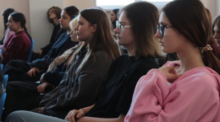 Традиционные дебаты обучающихся: батл юристов и экономистов